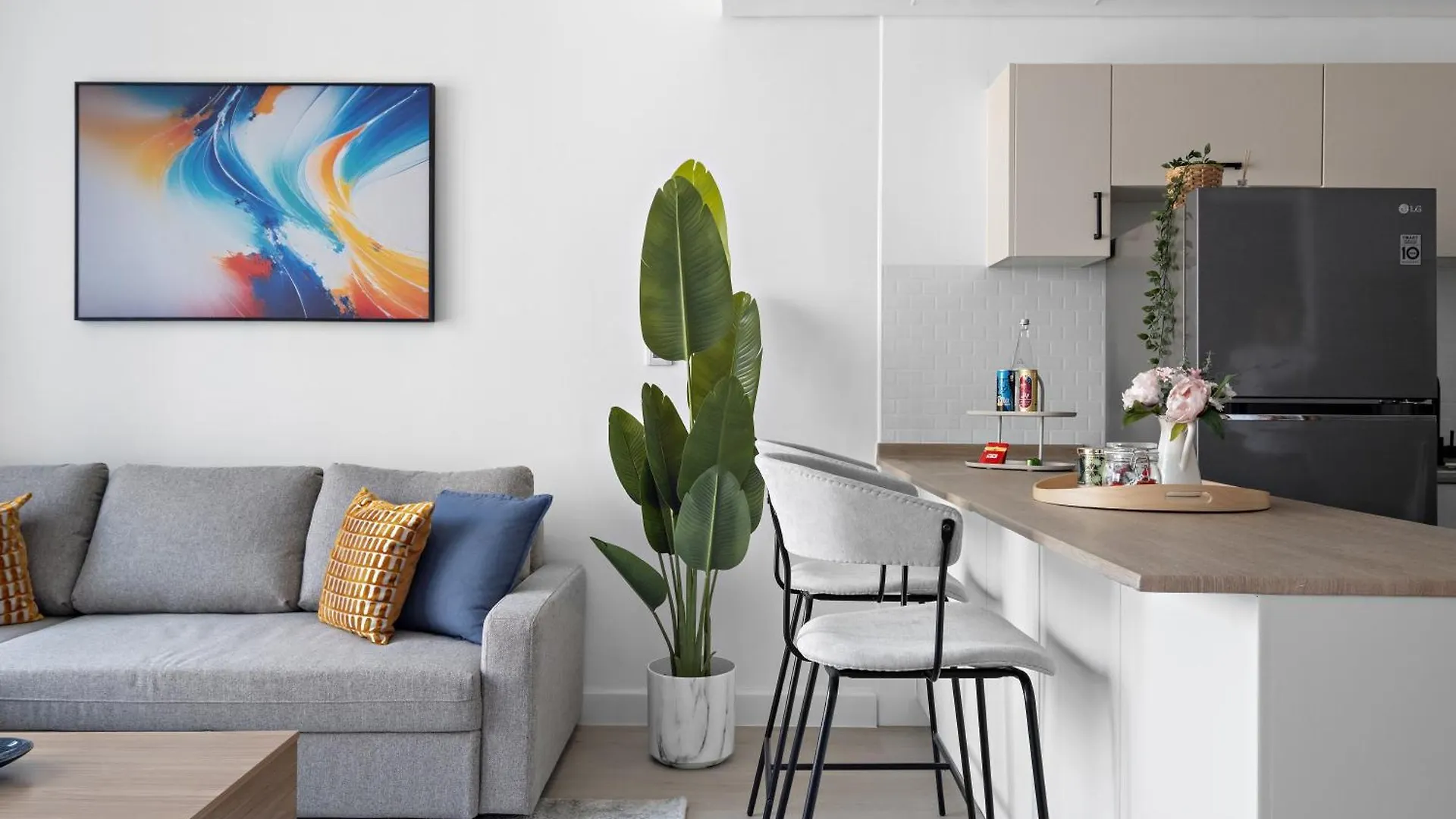 Renovated Luxe Bay Central Dubai Marina Apartment