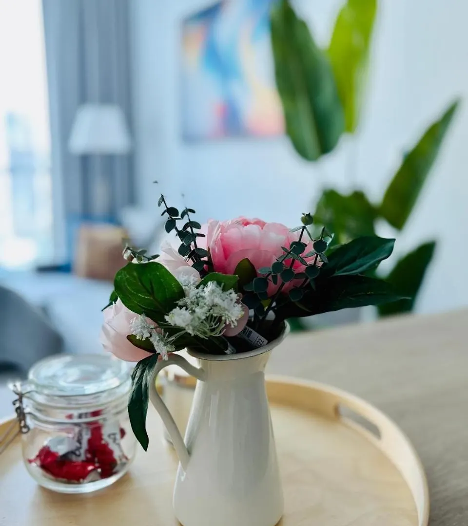Renovated Luxe Bay Central Dubai Marina Apartment 0*,  United Arab Emirates