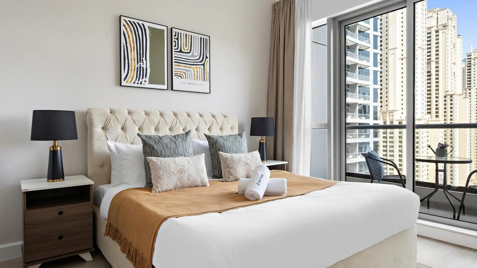 Renovated Luxe Bay Central Dubai Marina Apartment