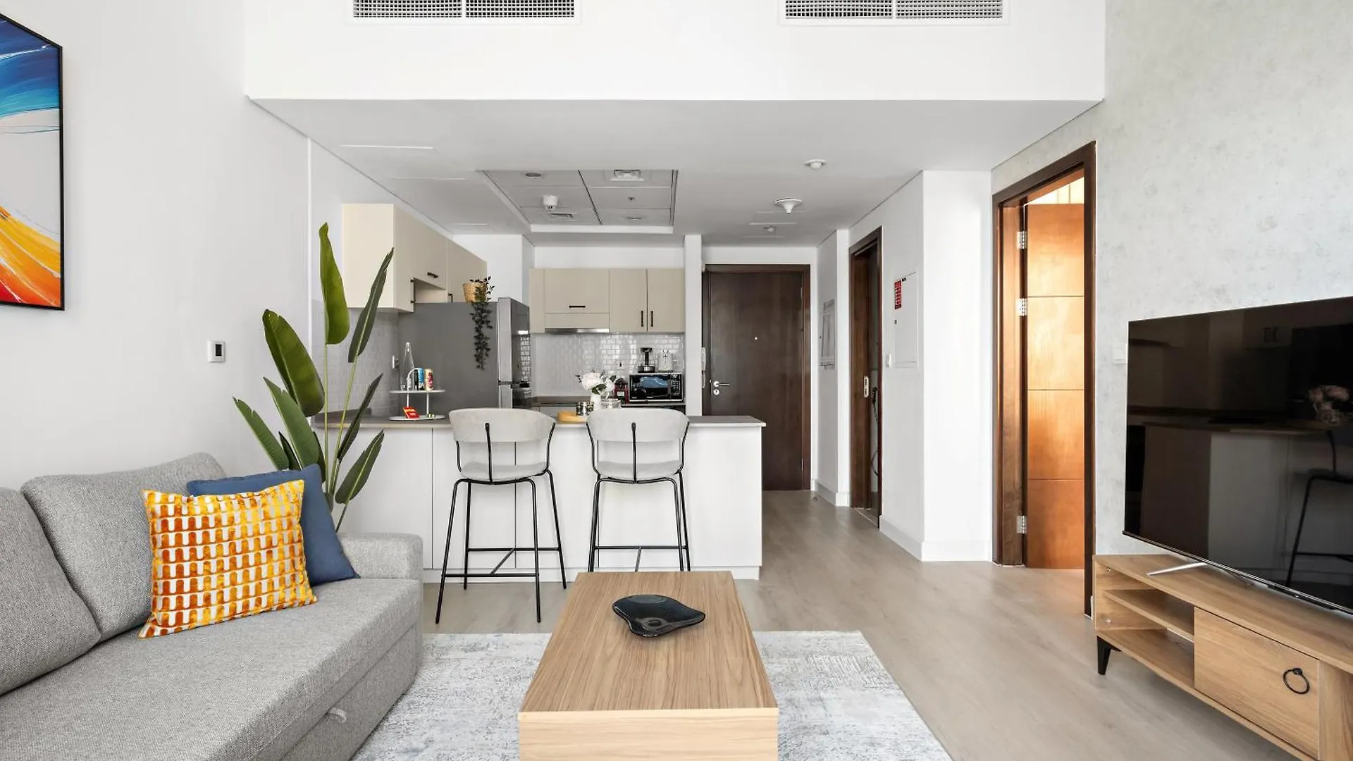 Renovated Luxe Bay Central Dubai Marina Apartment 0*,