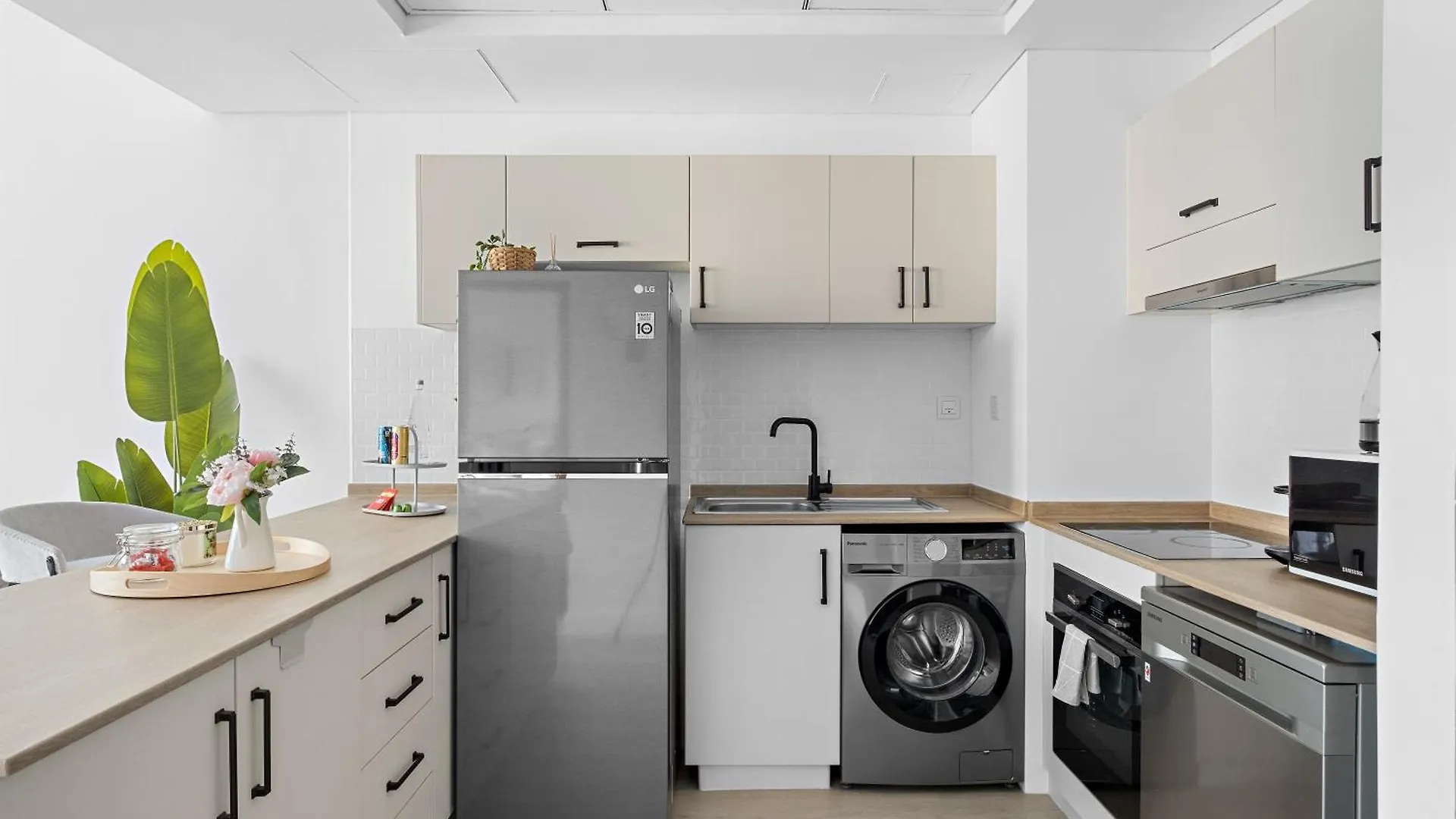 Renovated Luxe Bay Central Dubai Marina Apartment 0*,
