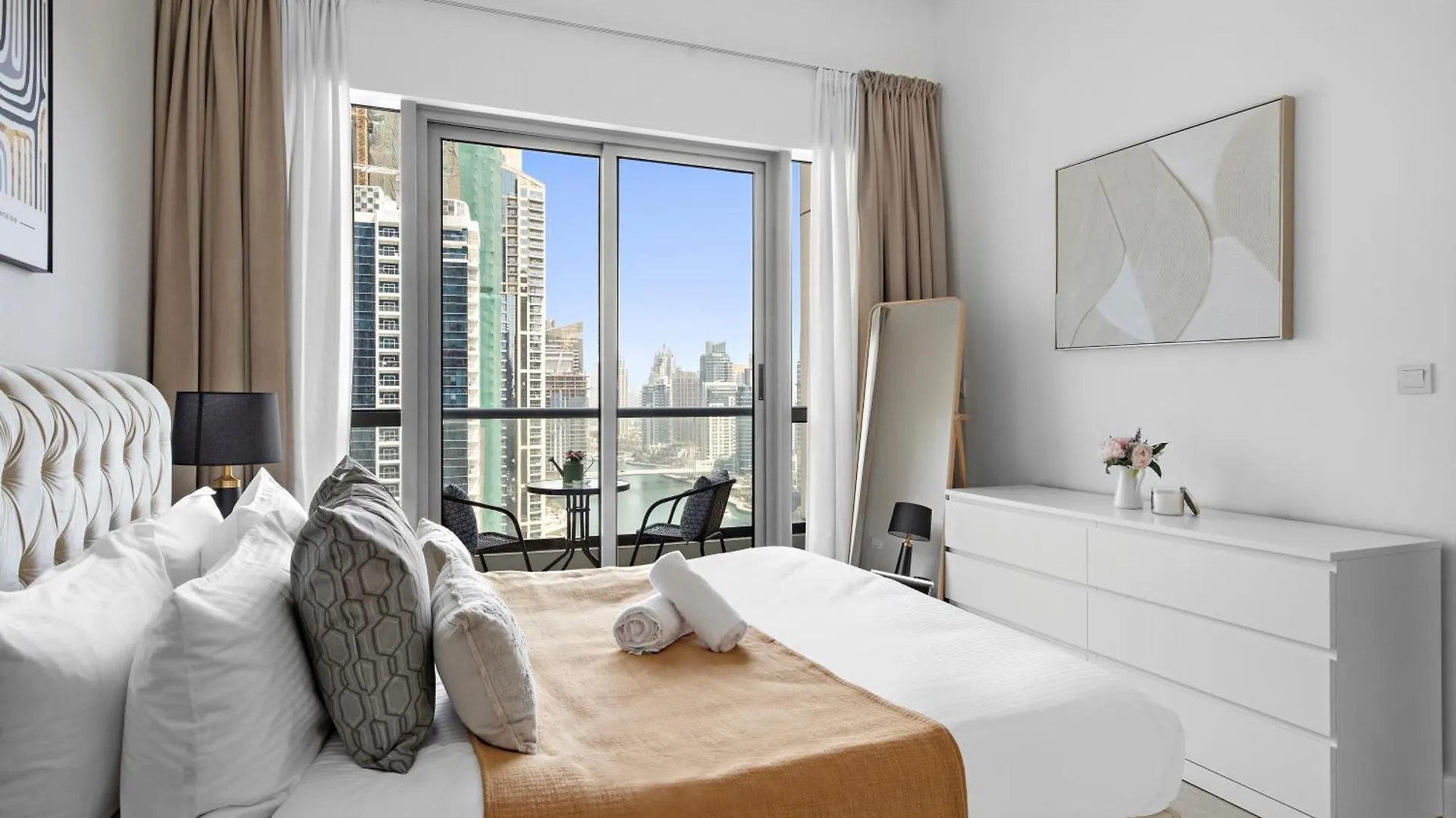 Renovated Luxe Bay Central Dubai Marina Apartment Zjednoczone Emiraty Arabskie